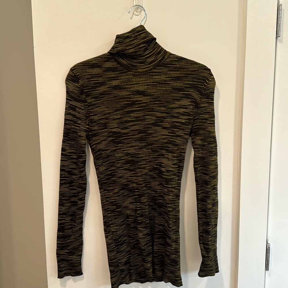 Missing vintage women’s turtle neck